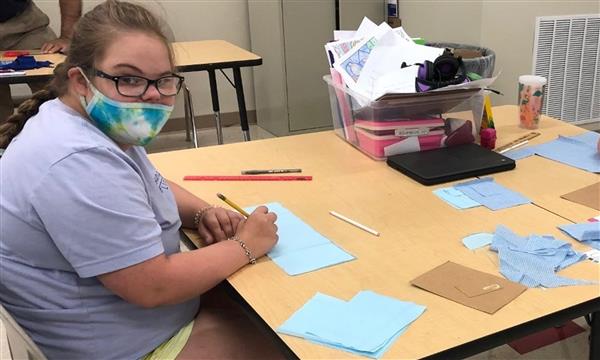 Student makes notecards